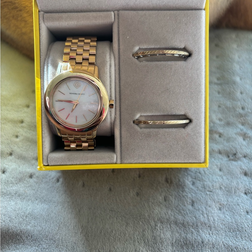 Kendra Scott Bright Yellow Box with Gold Logo